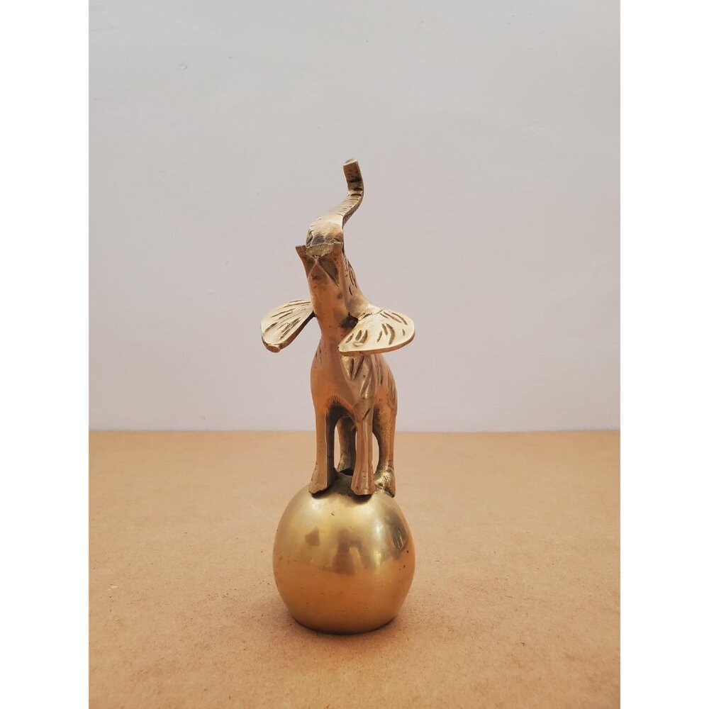 1970s Brass Circus Elephant on Ball Statuette / Figurine, Vintage 70s Metal Home - Picture 3 of 10